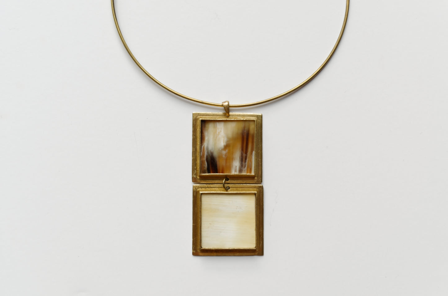 Vea Necklace